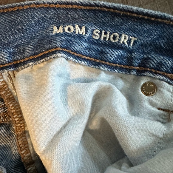 American Eagle - Women's Denim “Mom Short” (Size 8) - Picture 6 of 11